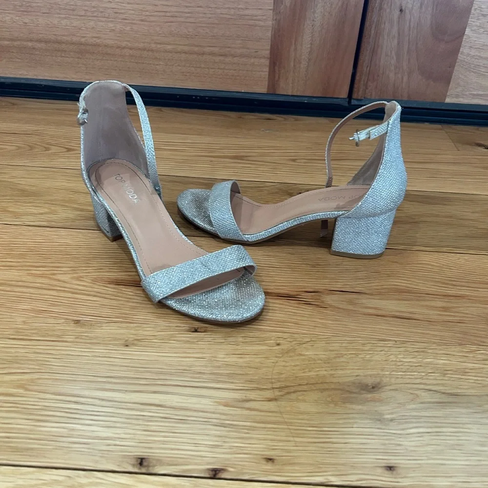 Silver heels - Picture 1 of 1